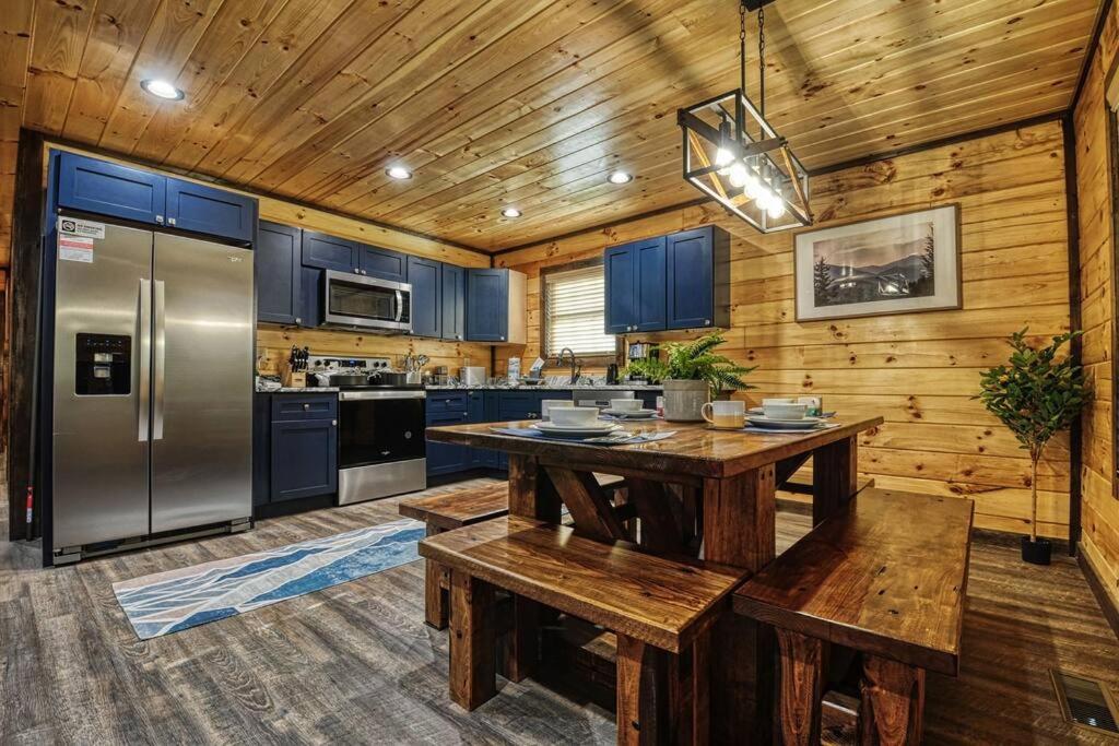 Adventure Retreat/Cabin/Pool+Hot Tub/Game Room+Theater Sevierville Eksteriør bilde