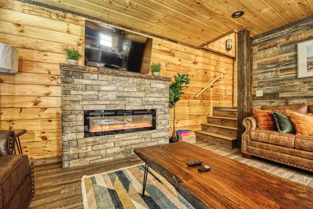 Adventure Retreat/Cabin/Pool+Hot Tub/Game Room+Theater Sevierville Eksteriør bilde