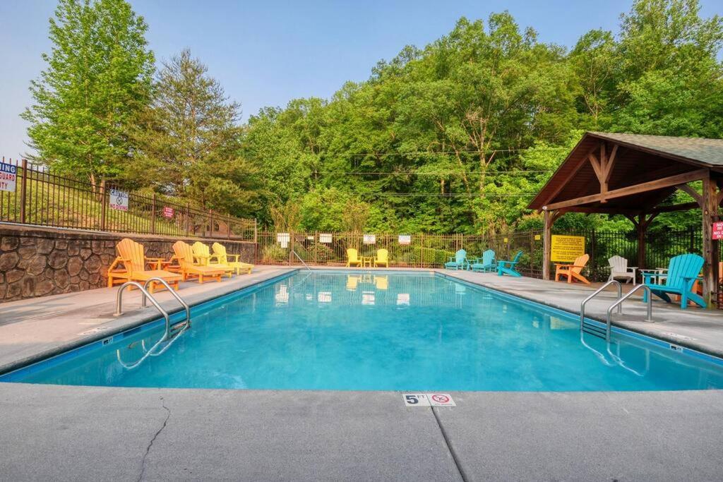 Adventure Retreat/Cabin/Pool+Hot Tub/Game Room+Theater Sevierville Eksteriør bilde