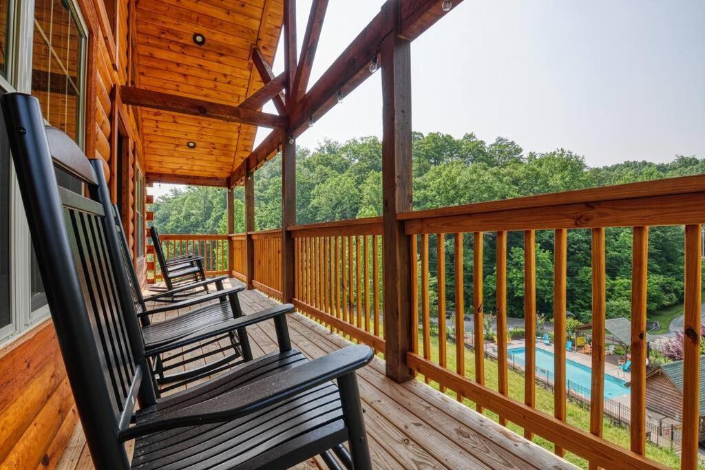 Adventure Retreat/Cabin/Pool+Hot Tub/Game Room+Theater Sevierville Eksteriør bilde