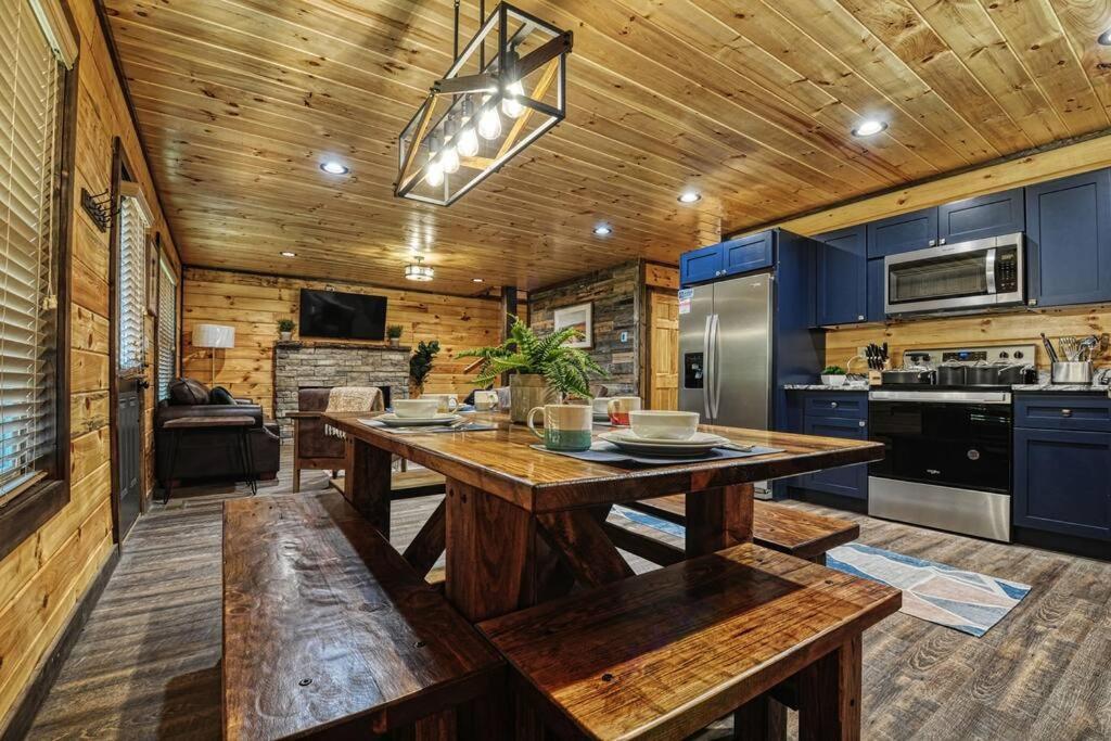 Adventure Retreat/Cabin/Pool+Hot Tub/Game Room+Theater Sevierville Eksteriør bilde