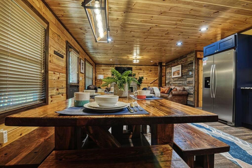 Adventure Retreat/Cabin/Pool+Hot Tub/Game Room+Theater Sevierville Eksteriør bilde