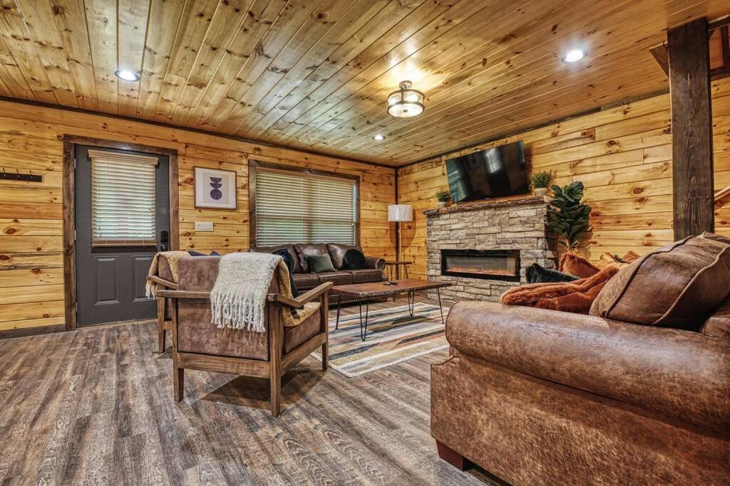 Adventure Retreat/Cabin/Pool+Hot Tub/Game Room+Theater Sevierville Eksteriør bilde