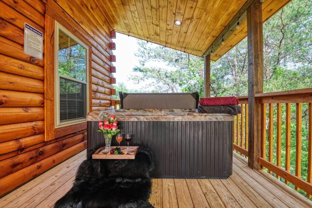 Adventure Retreat/Cabin/Pool+Hot Tub/Game Room+Theater Sevierville Eksteriør bilde
