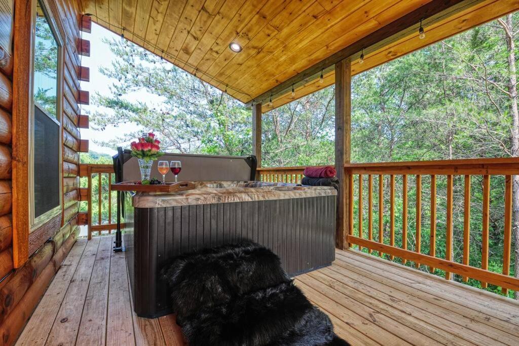 Adventure Retreat/Cabin/Pool+Hot Tub/Game Room+Theater Sevierville Eksteriør bilde