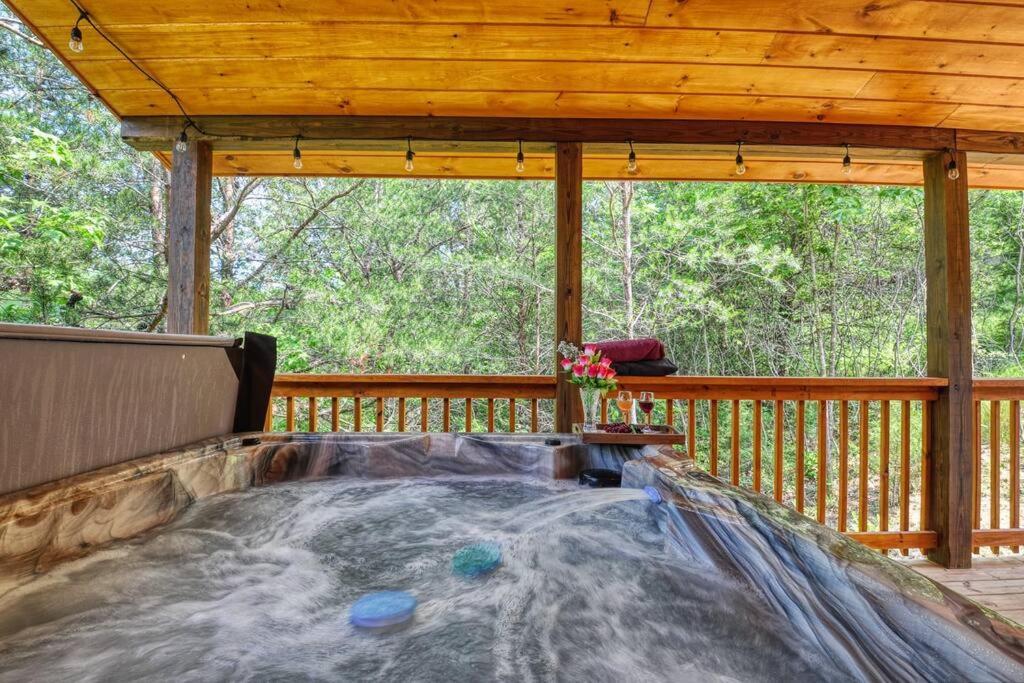 Adventure Retreat/Cabin/Pool+Hot Tub/Game Room+Theater Sevierville Eksteriør bilde