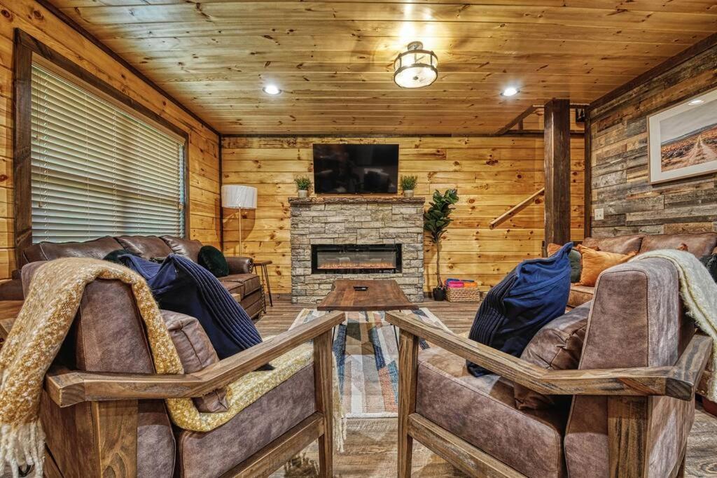 Adventure Retreat/Cabin/Pool+Hot Tub/Game Room+Theater Sevierville Eksteriør bilde